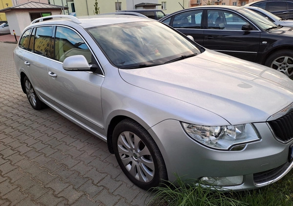 Skoda Superb cena 25000 przebieg: 311000, rok produkcji 2011 z Słubice małe 79